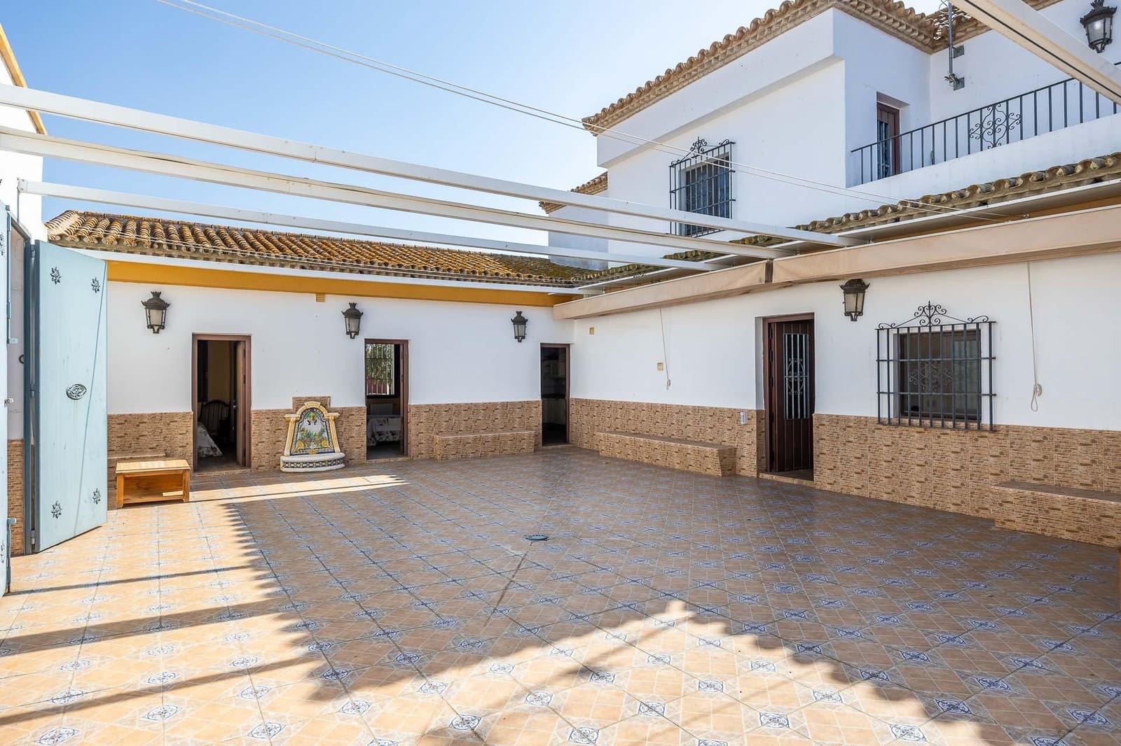 9 bedroom Finca/Country House for sale in Carmona with garage - € 1,600,000 (Ref: 9715198)