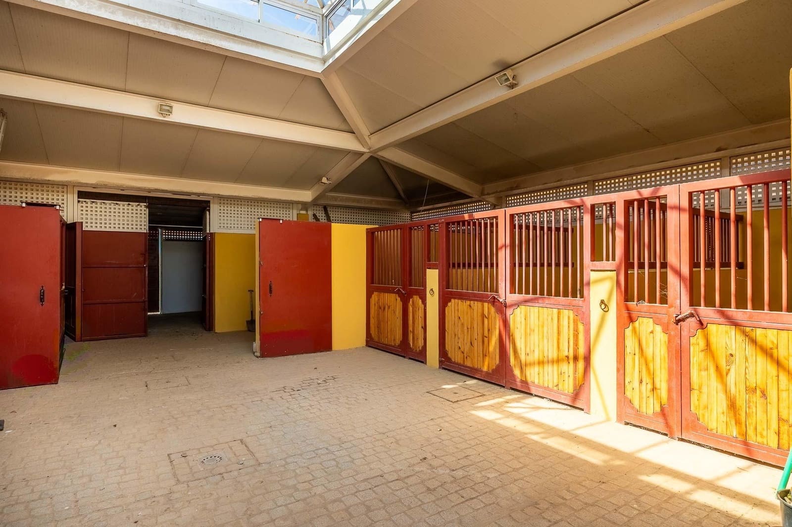 9 bedroom Finca/Country House for sale in Carmona with garage - € 1,600,000 (Ref: 9715198)