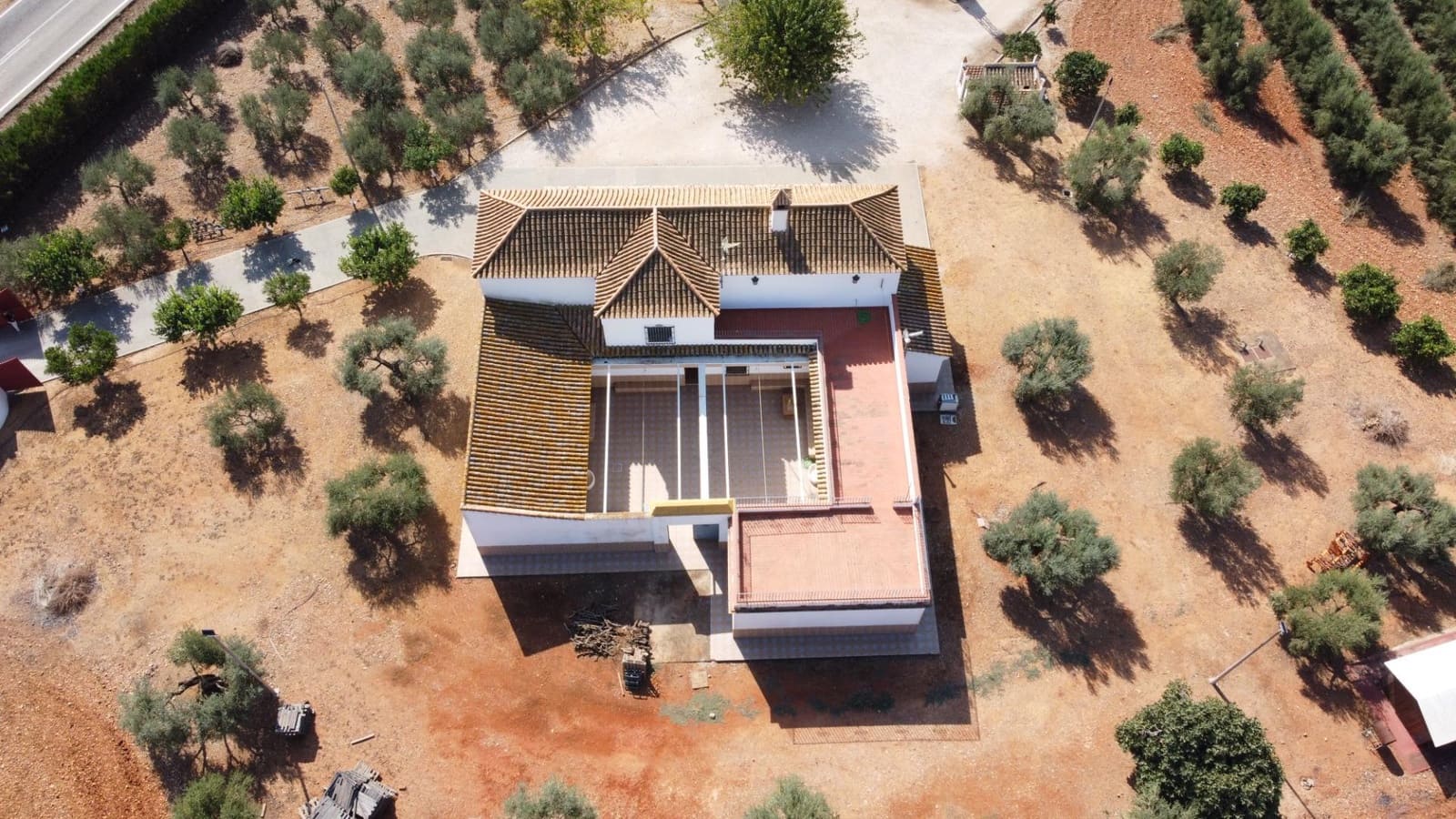 9 bedroom Finca/Country House for sale in Carmona with garage - € 1,600,000 (Ref: 9715198)