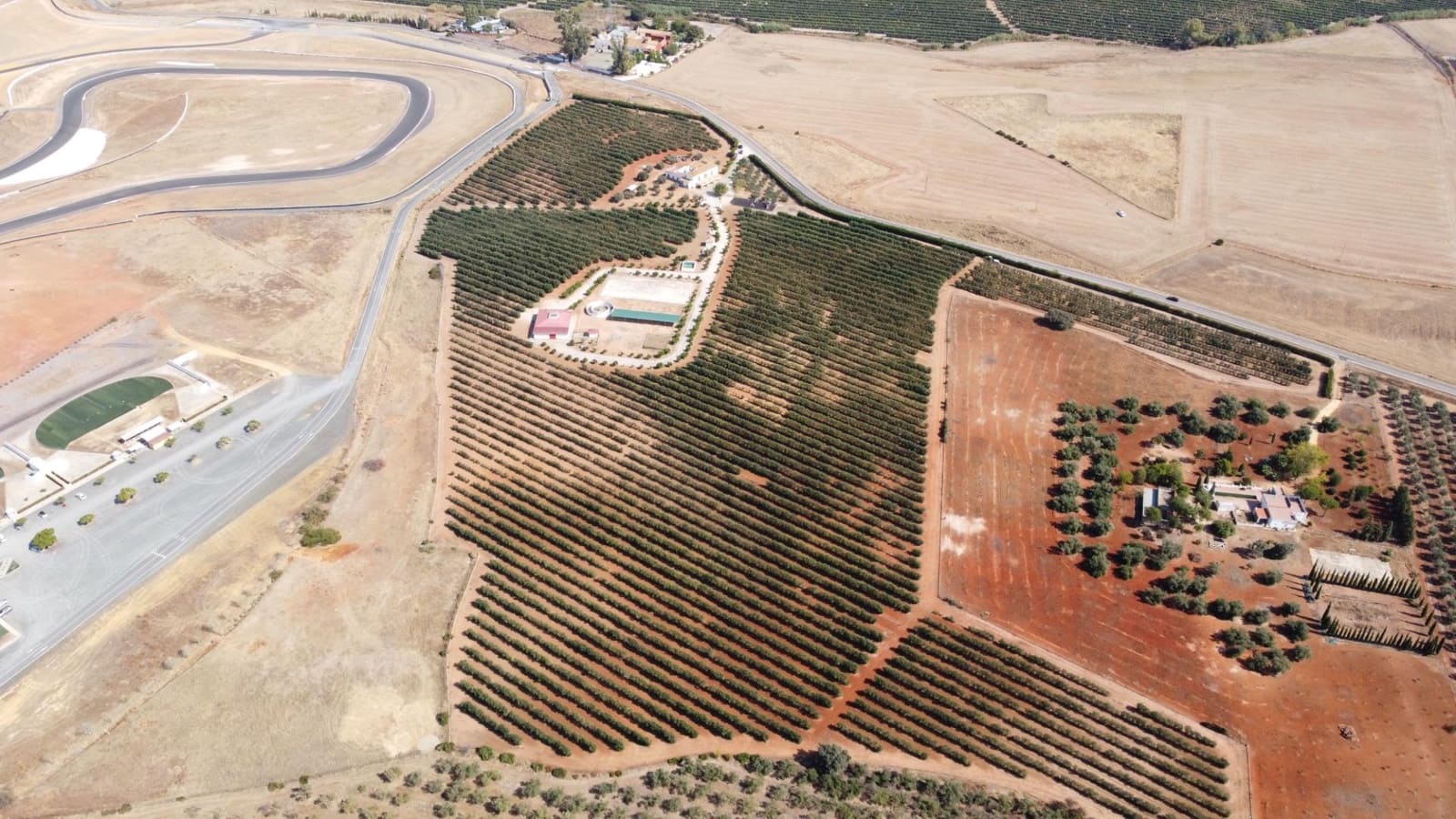 9 bedroom Finca/Country House for sale in Carmona with garage - € 1,600,000 (Ref: 9715198)