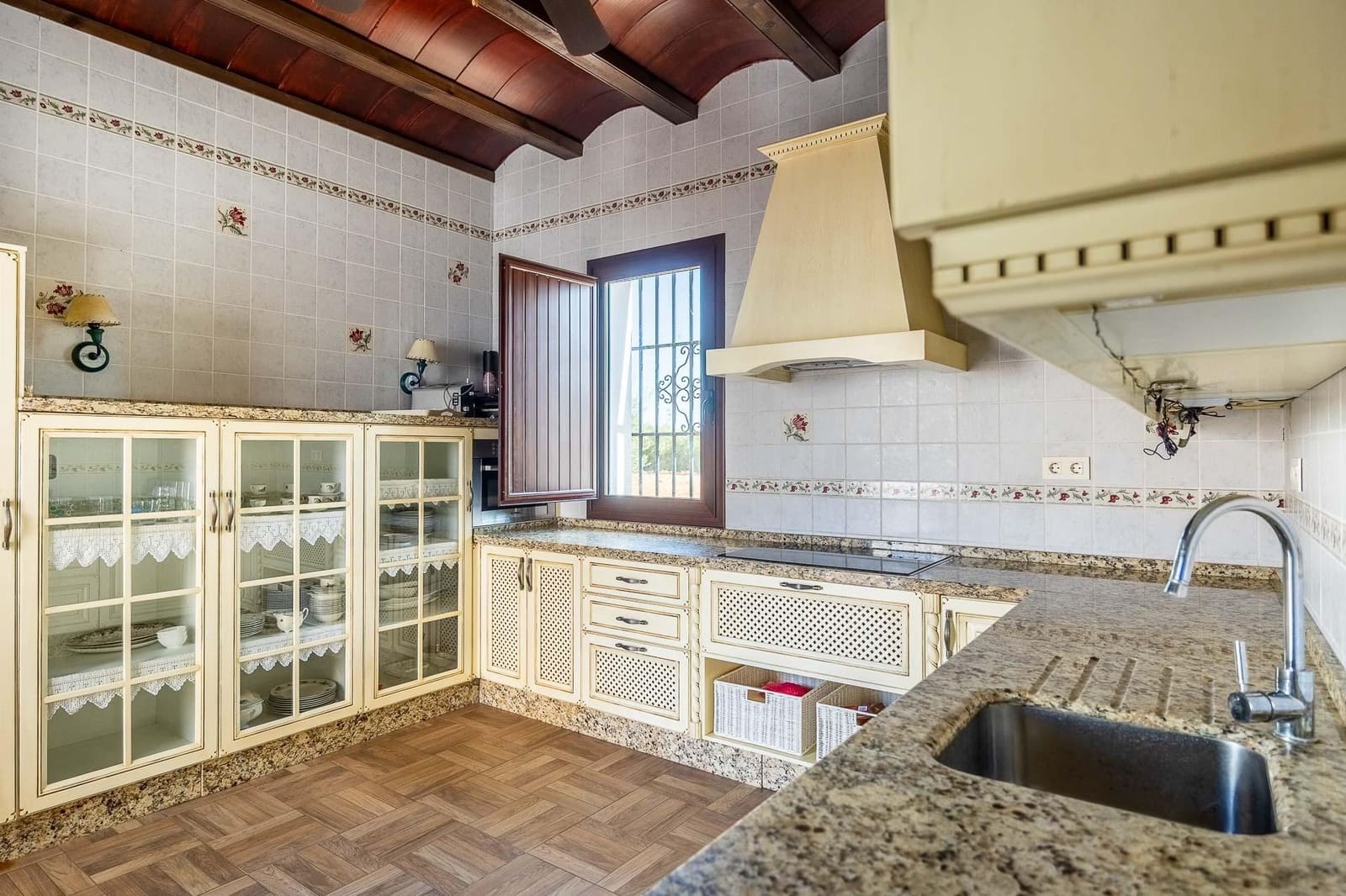 9 bedroom Finca/Country House for sale in Carmona with garage - € 1,600,000 (Ref: 9715198)