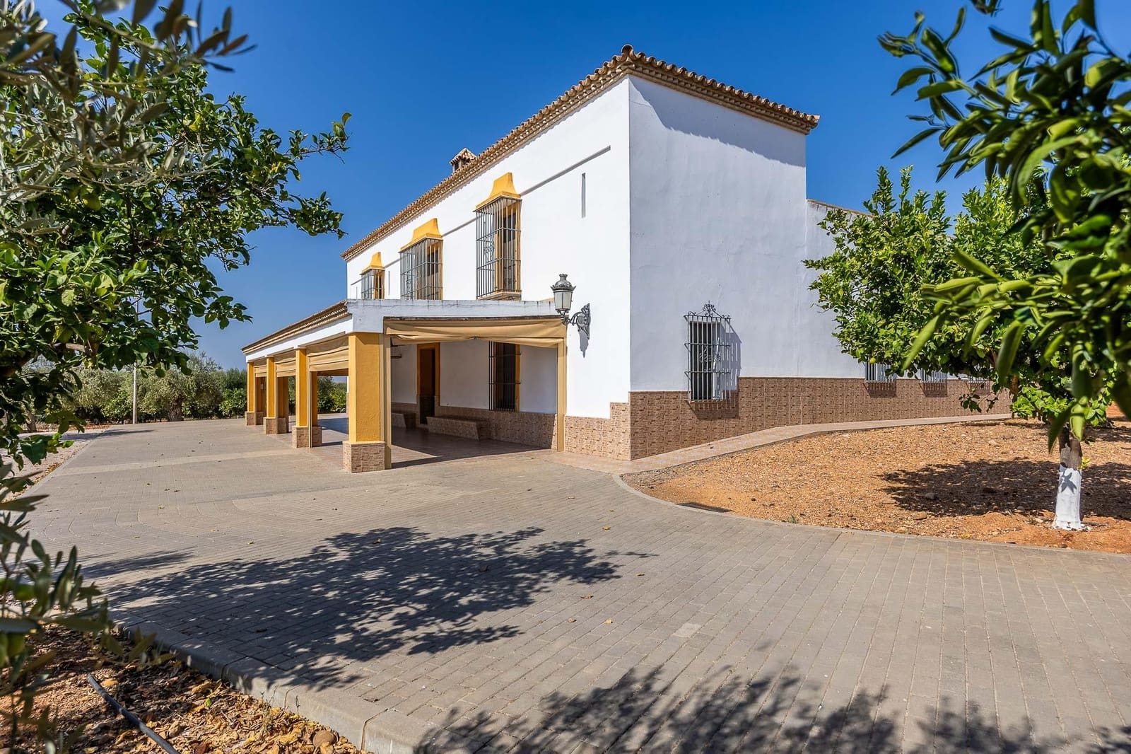 9 bedroom Finca/Country House for sale in Carmona with garage - € 1,600,000 (Ref: 9715198)
