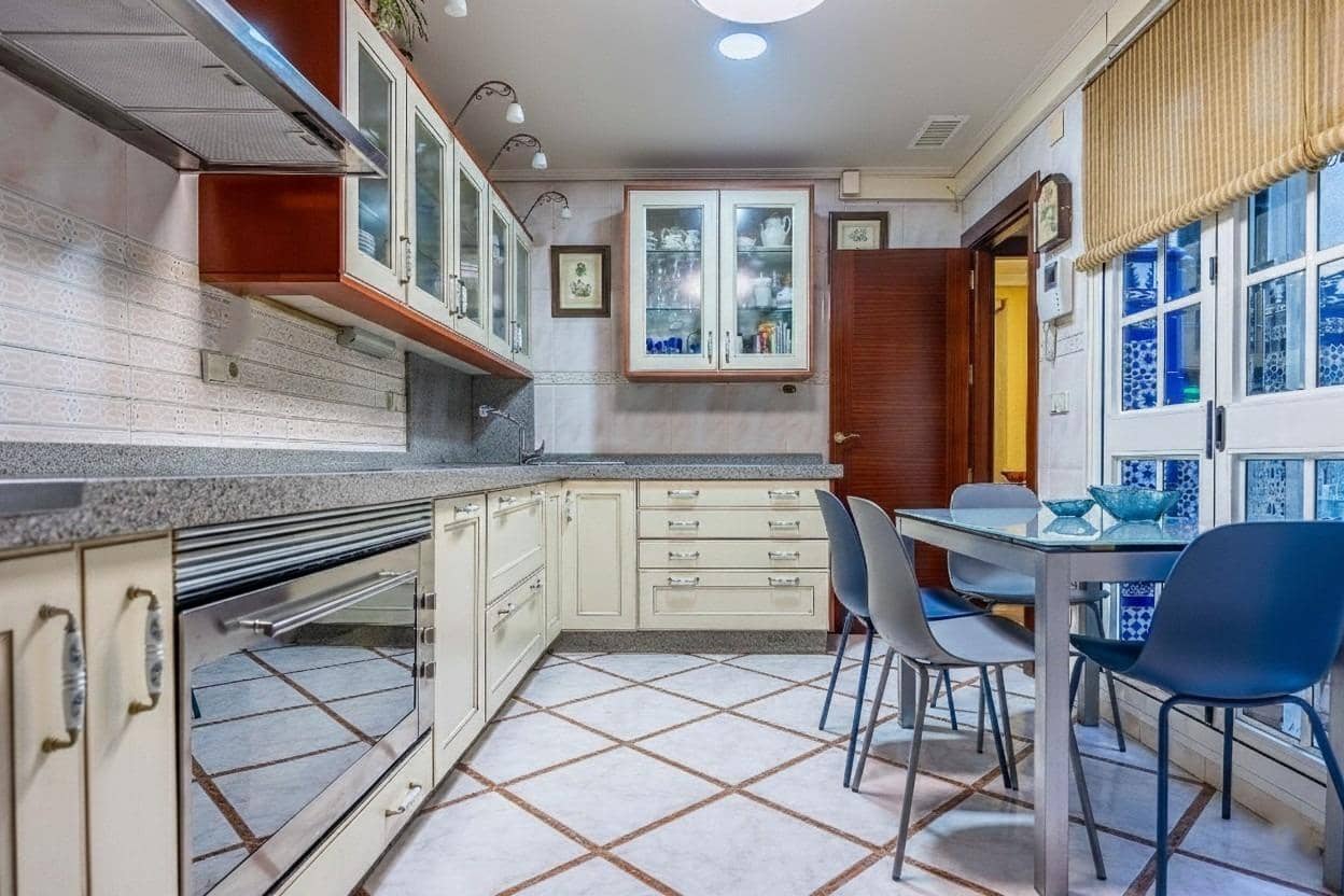 4 Zimmer Wohnung zu verkaufen in Sevilla Stadt - 895.000 € (Ref: 9715199)