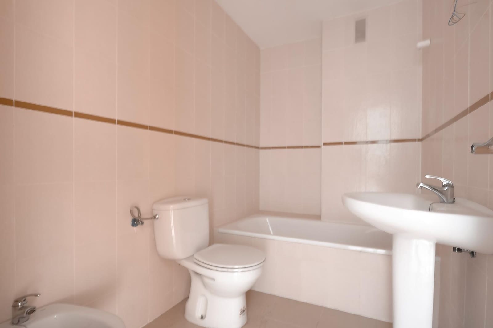 3 bedroom Flat for sale in Dos Hermanas with garage - € 199,900 (Ref: 9715201)