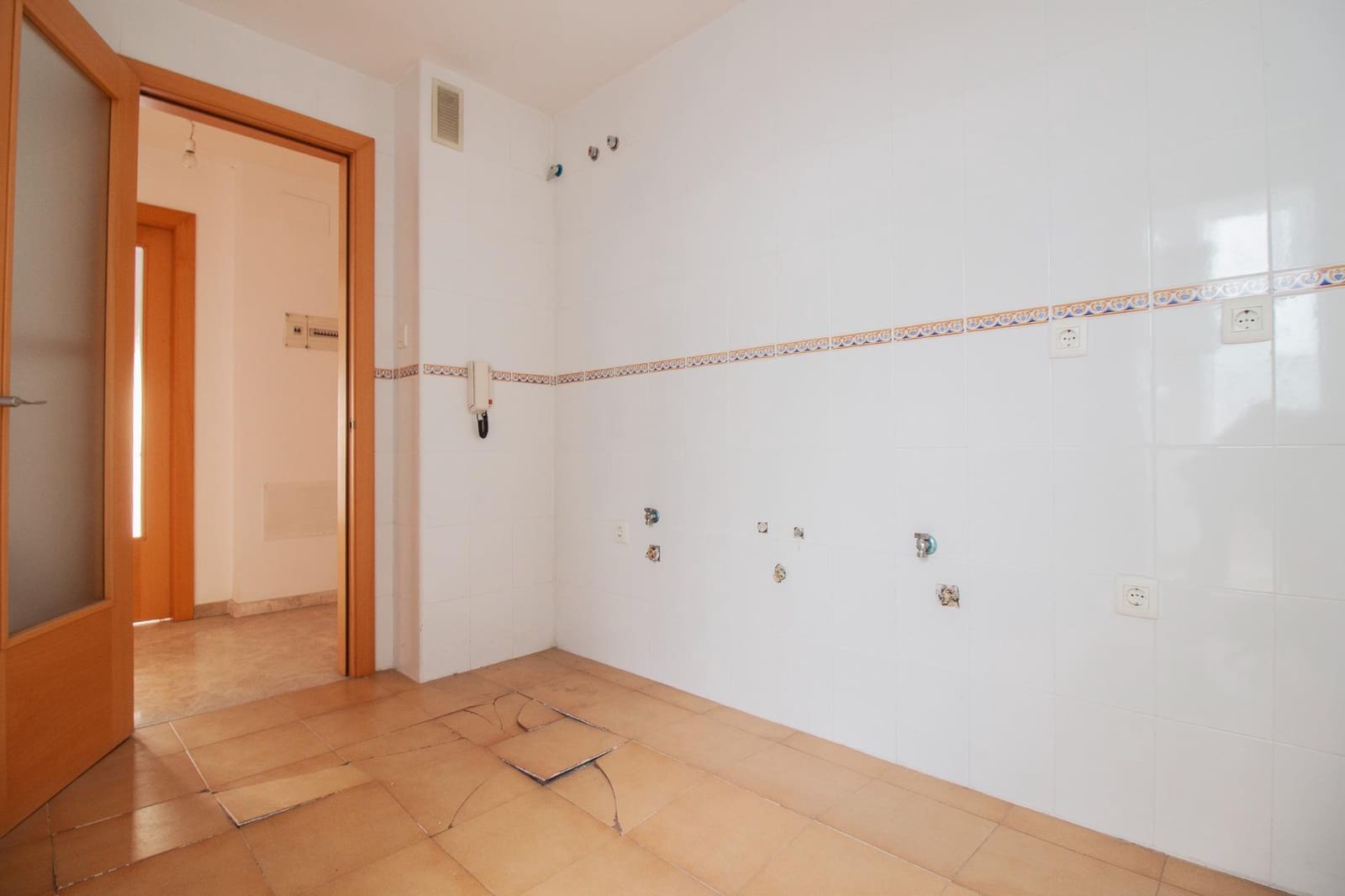 3 bedroom Flat for sale in Dos Hermanas with garage - € 199,900 (Ref: 9715201)