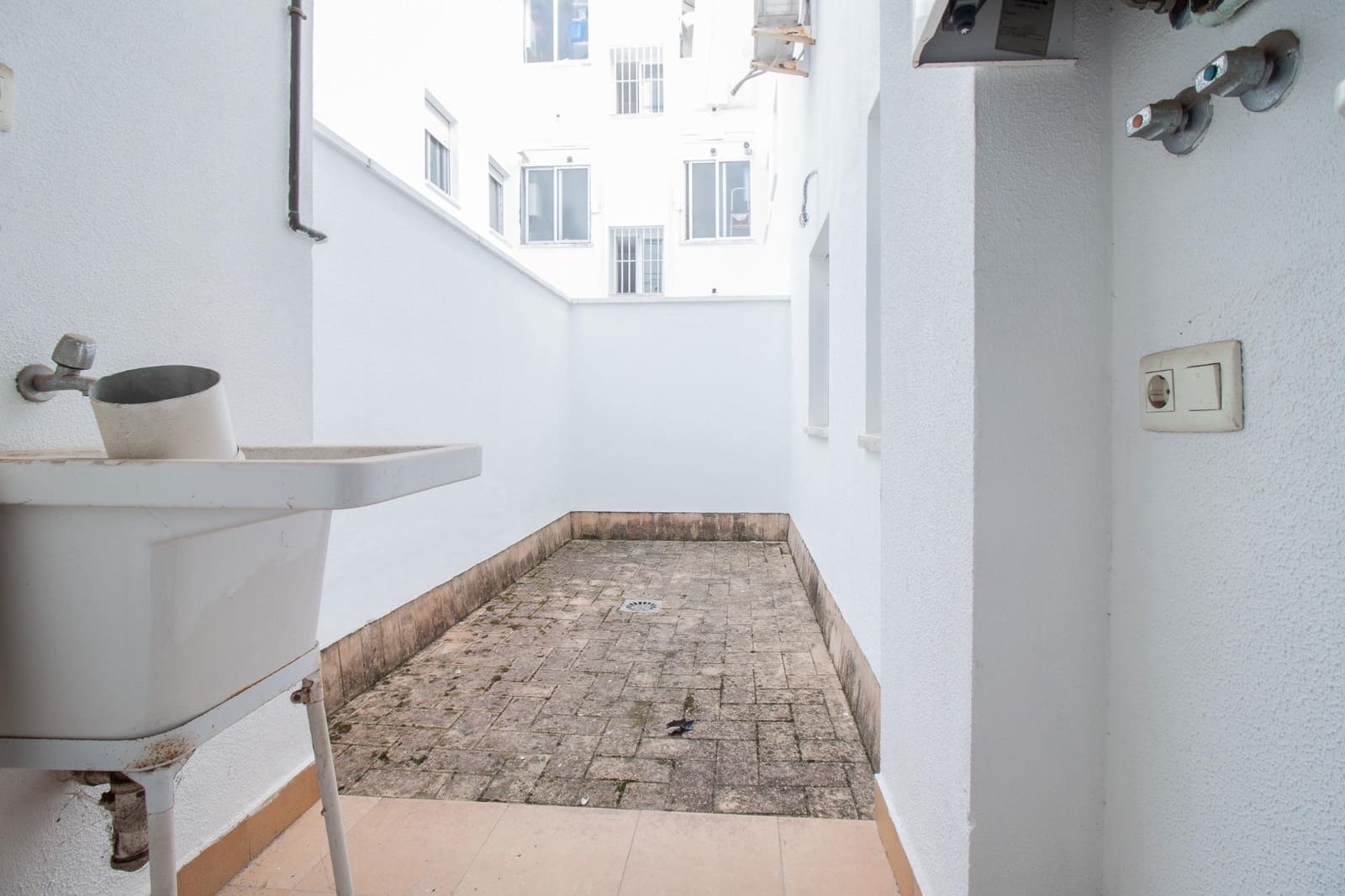 3 bedroom Flat for sale in Dos Hermanas with garage - € 199,900 (Ref: 9715201)