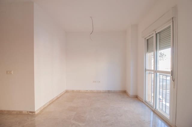 Piso de 3 habitaciones en Dos Hermanas en venta con garaje - 199.900 € (Ref: 9715201)