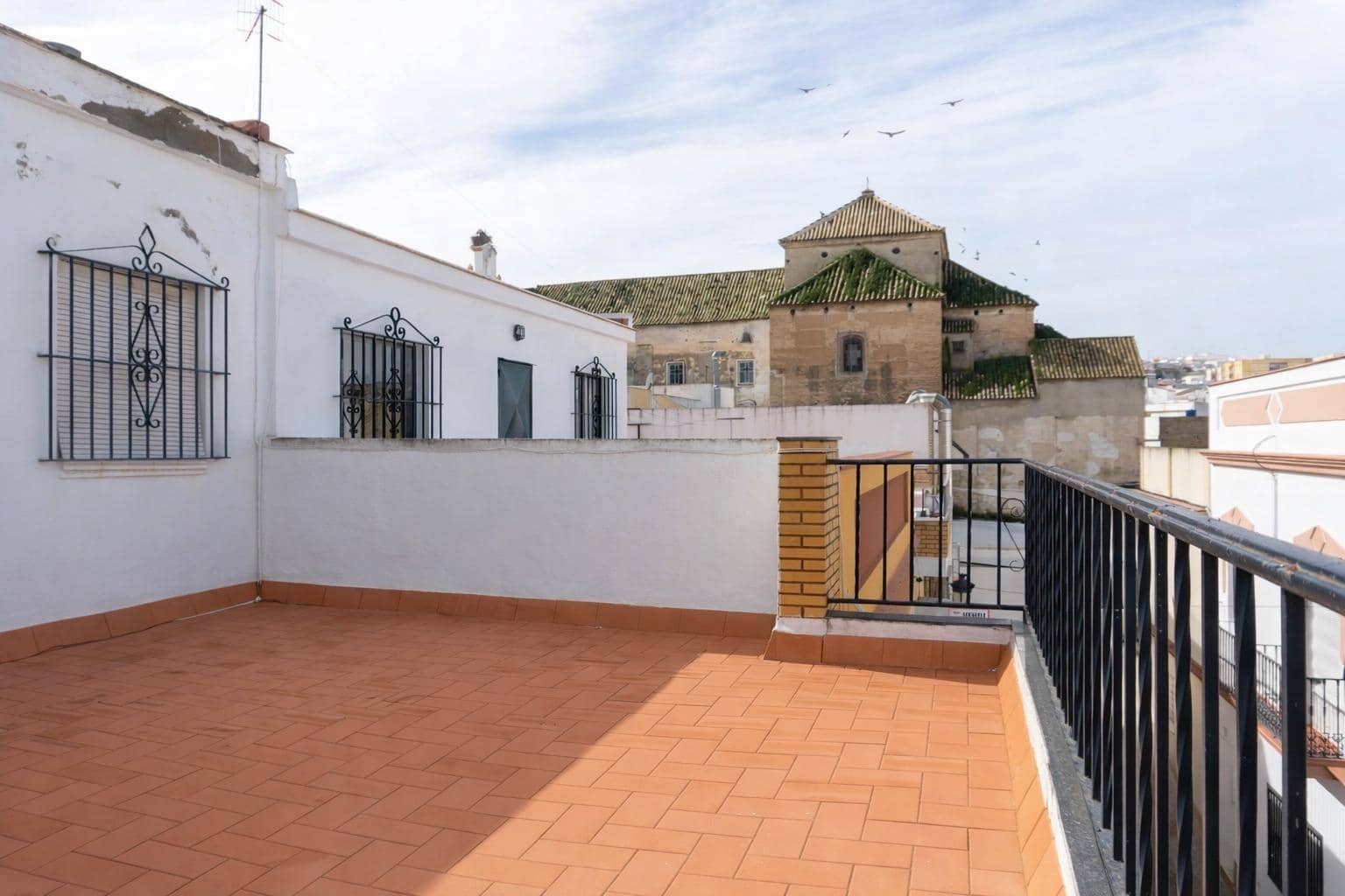 4 bedroom Townhouse for sale in Moron de la Frontera with garage - € 139,900 (Ref: 9715202)