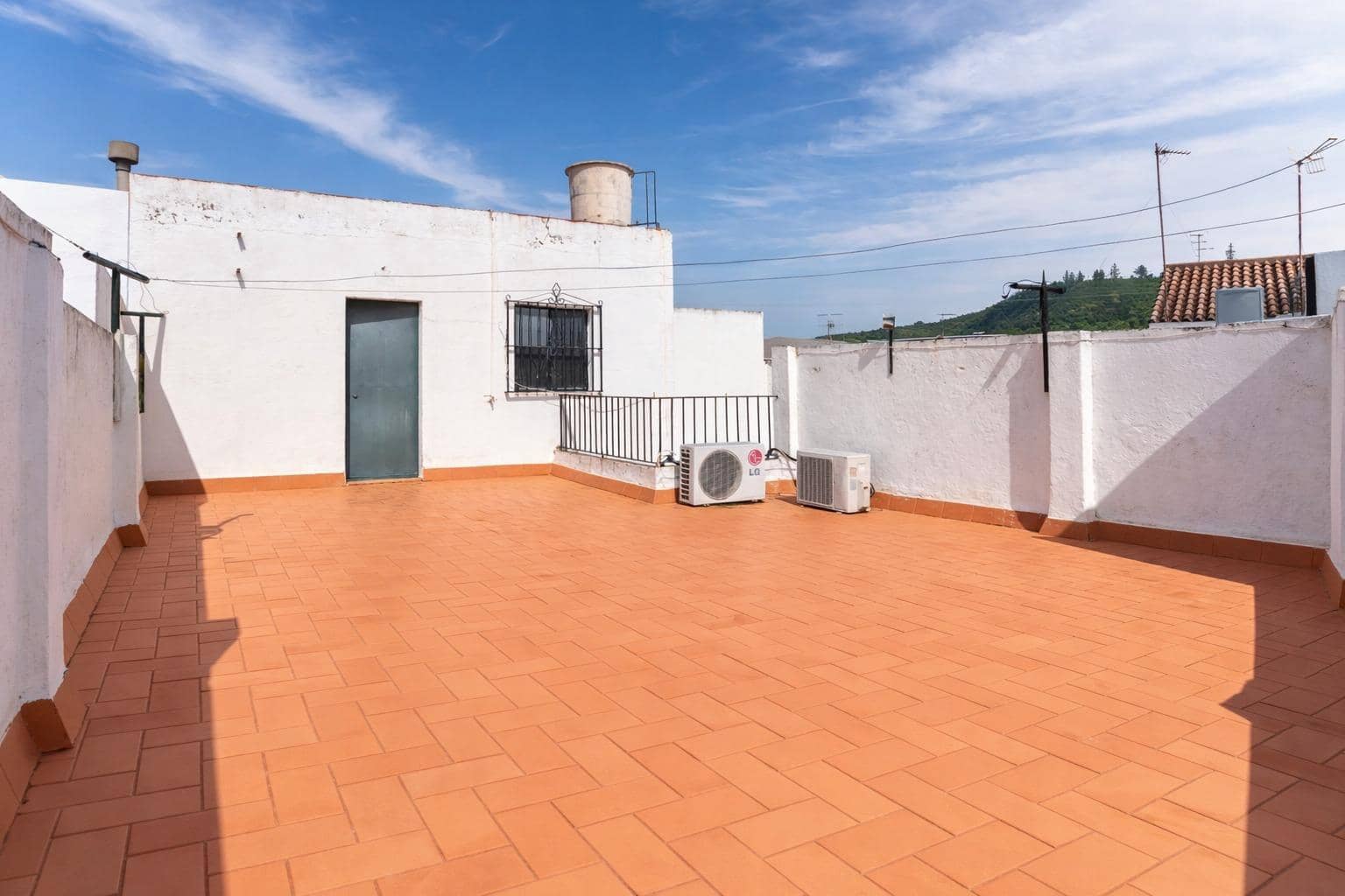 4 bedroom Townhouse for sale in Moron de la Frontera with garage - € 139,900 (Ref: 9715202)