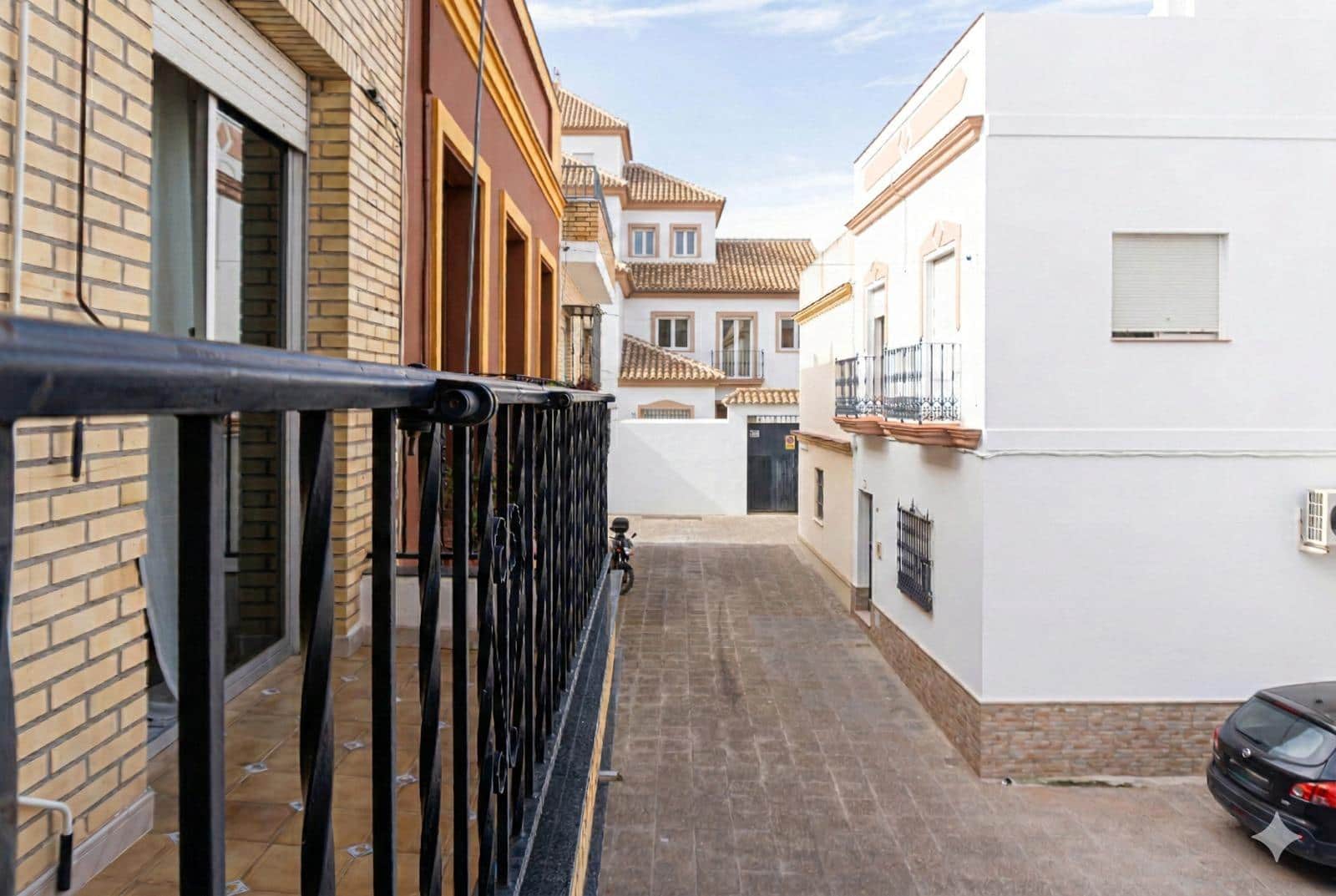 4 bedroom Townhouse for sale in Moron de la Frontera with garage - € 139,900 (Ref: 9715202)