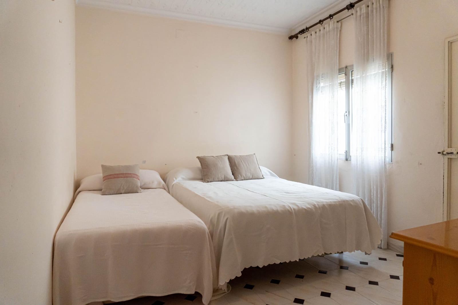 4 bedroom Townhouse for sale in Moron de la Frontera with garage - € 139,900 (Ref: 9715202)