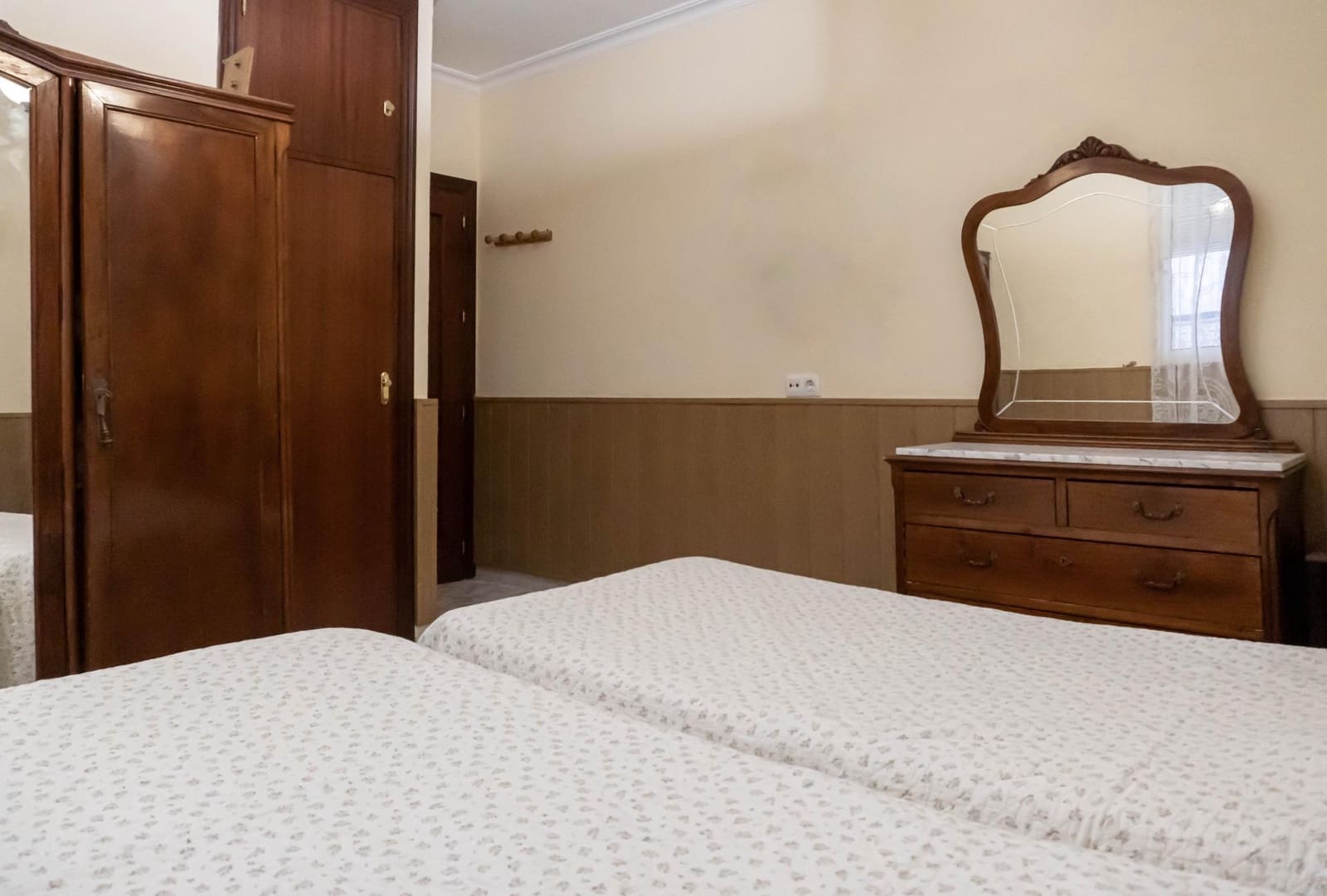 4 bedroom Townhouse for sale in Moron de la Frontera with garage - € 139,900 (Ref: 9715202)