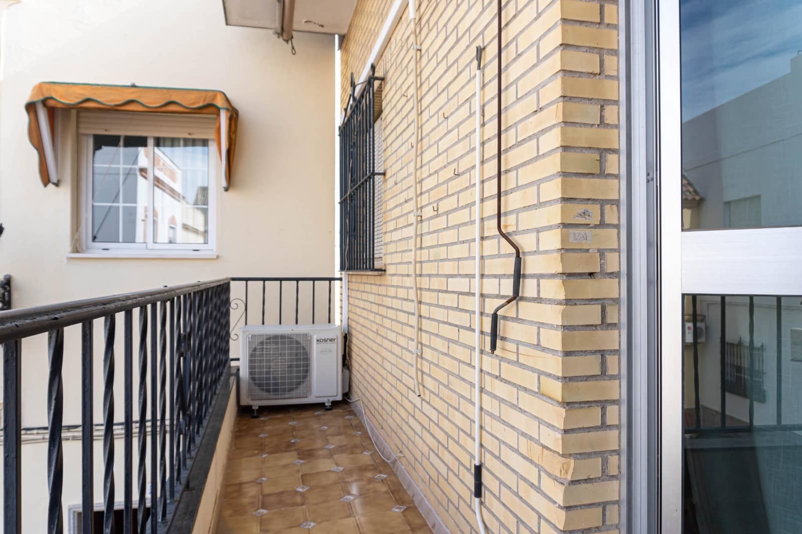 4 bedroom Townhouse for sale in Moron de la Frontera with garage - € 139,900 (Ref: 9715202)