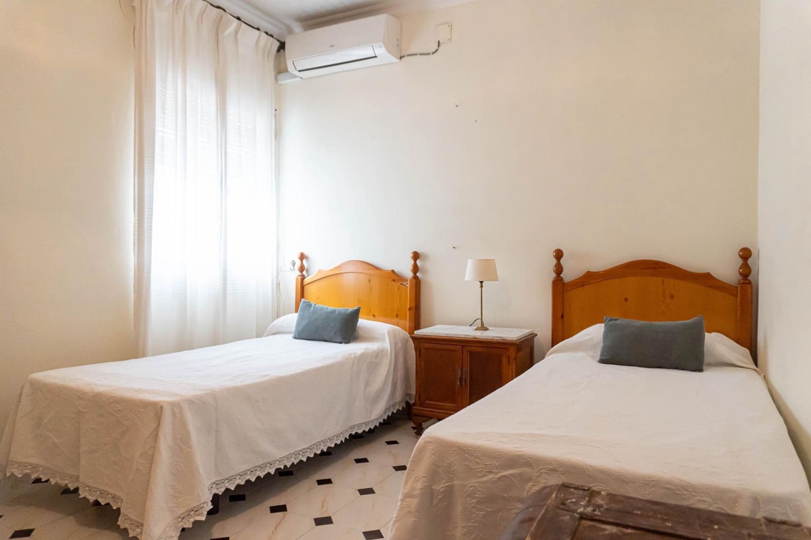 4 bedroom Townhouse for sale in Moron de la Frontera with garage - € 139,900 (Ref: 9715202)