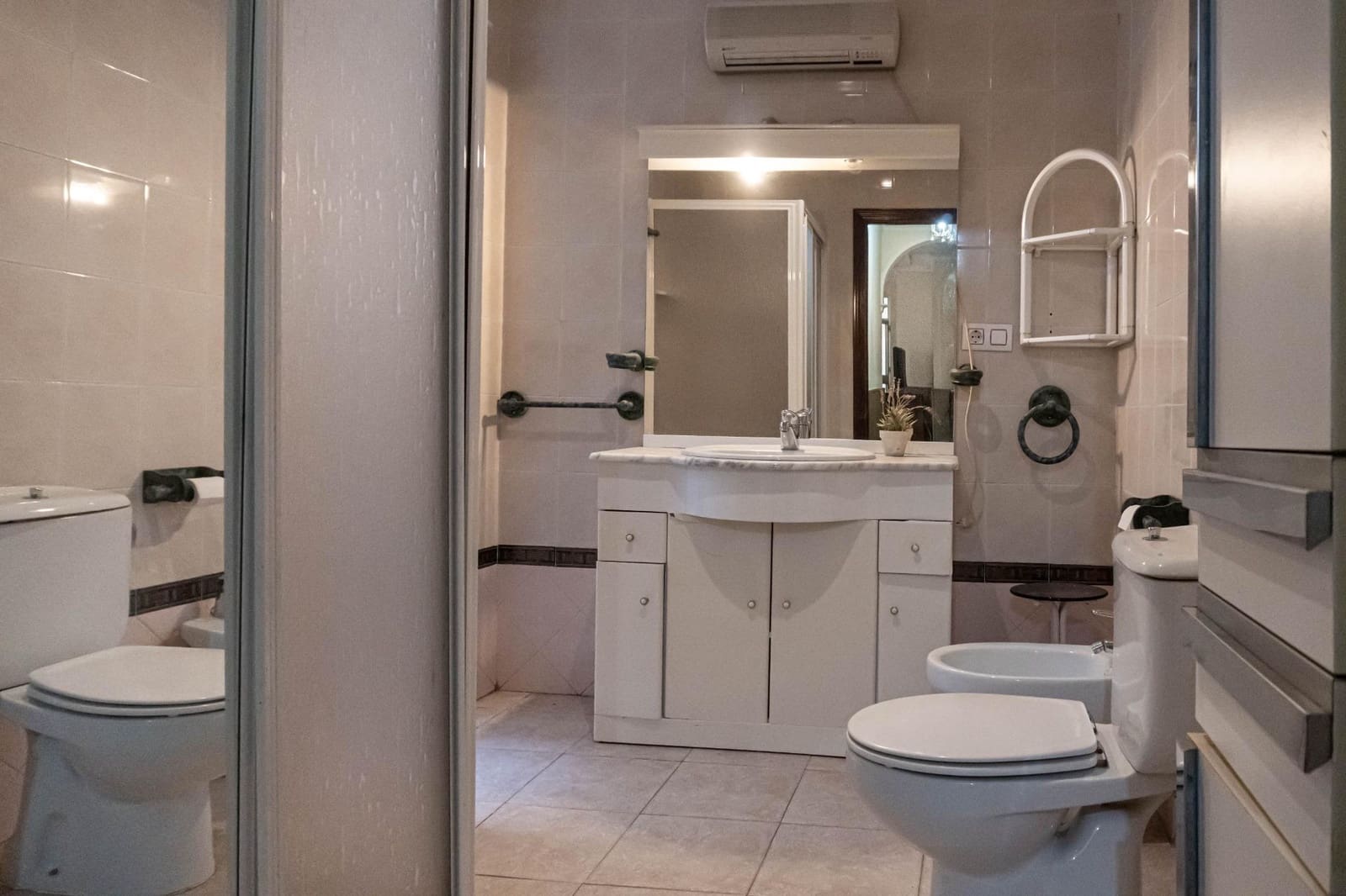 4 bedroom Townhouse for sale in Moron de la Frontera with garage - € 139,900 (Ref: 9715202)