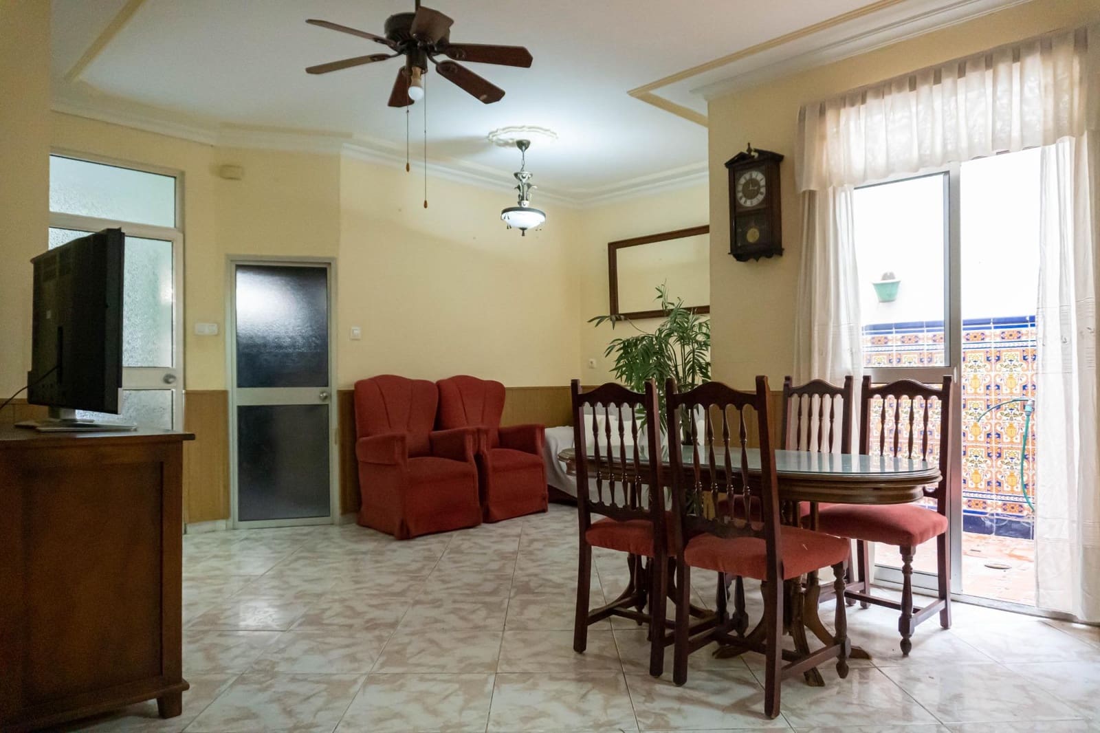 4 bedroom Townhouse for sale in Moron de la Frontera with garage - € 139,900 (Ref: 9715202)