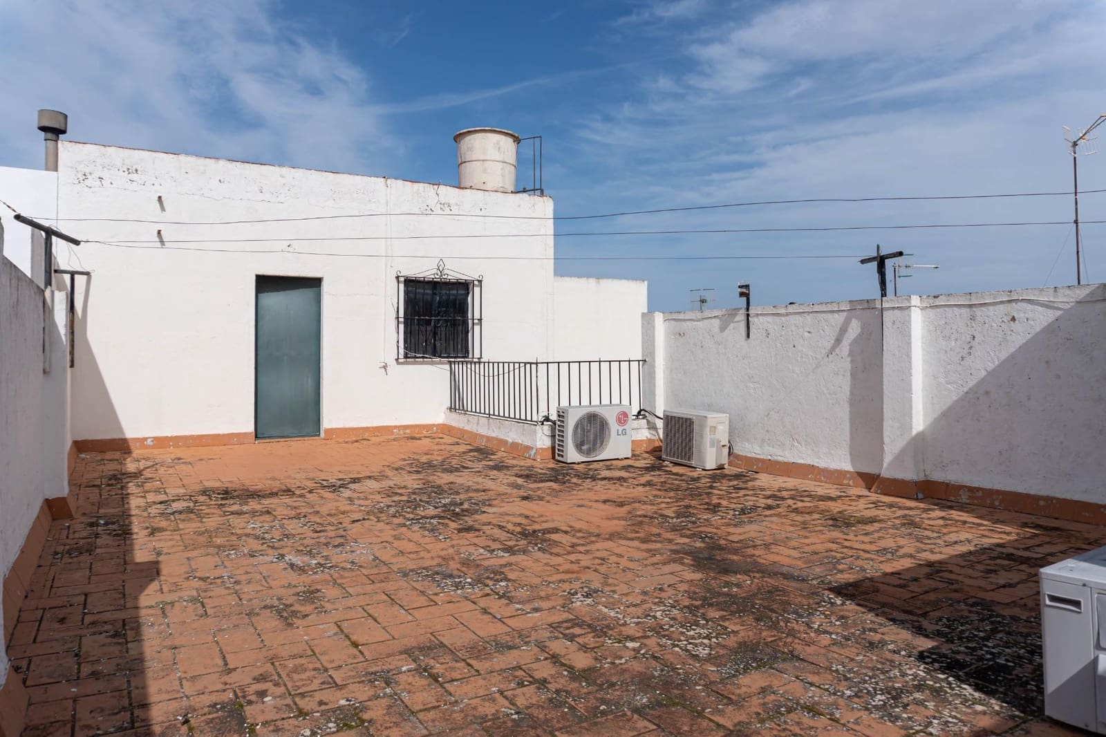 4 bedroom Townhouse for sale in Moron de la Frontera with garage - € 139,900 (Ref: 9715202)