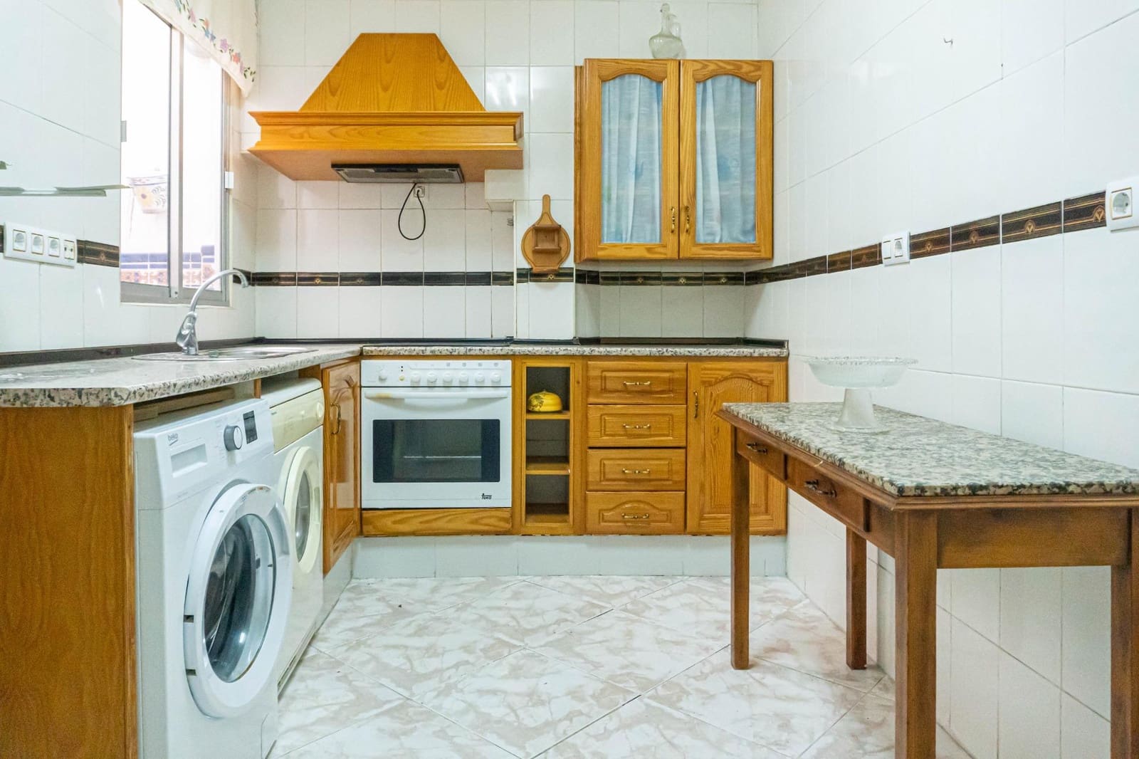 4 bedroom Townhouse for sale in Moron de la Frontera with garage - € 139,900 (Ref: 9715202)