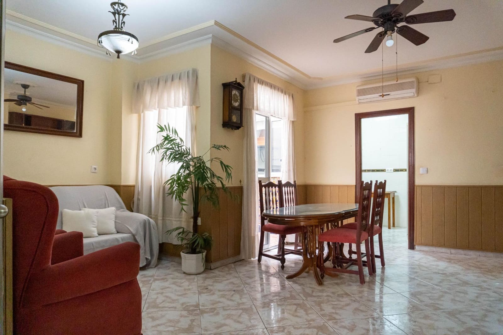 4 bedroom Townhouse for sale in Moron de la Frontera with garage - € 139,900 (Ref: 9715202)