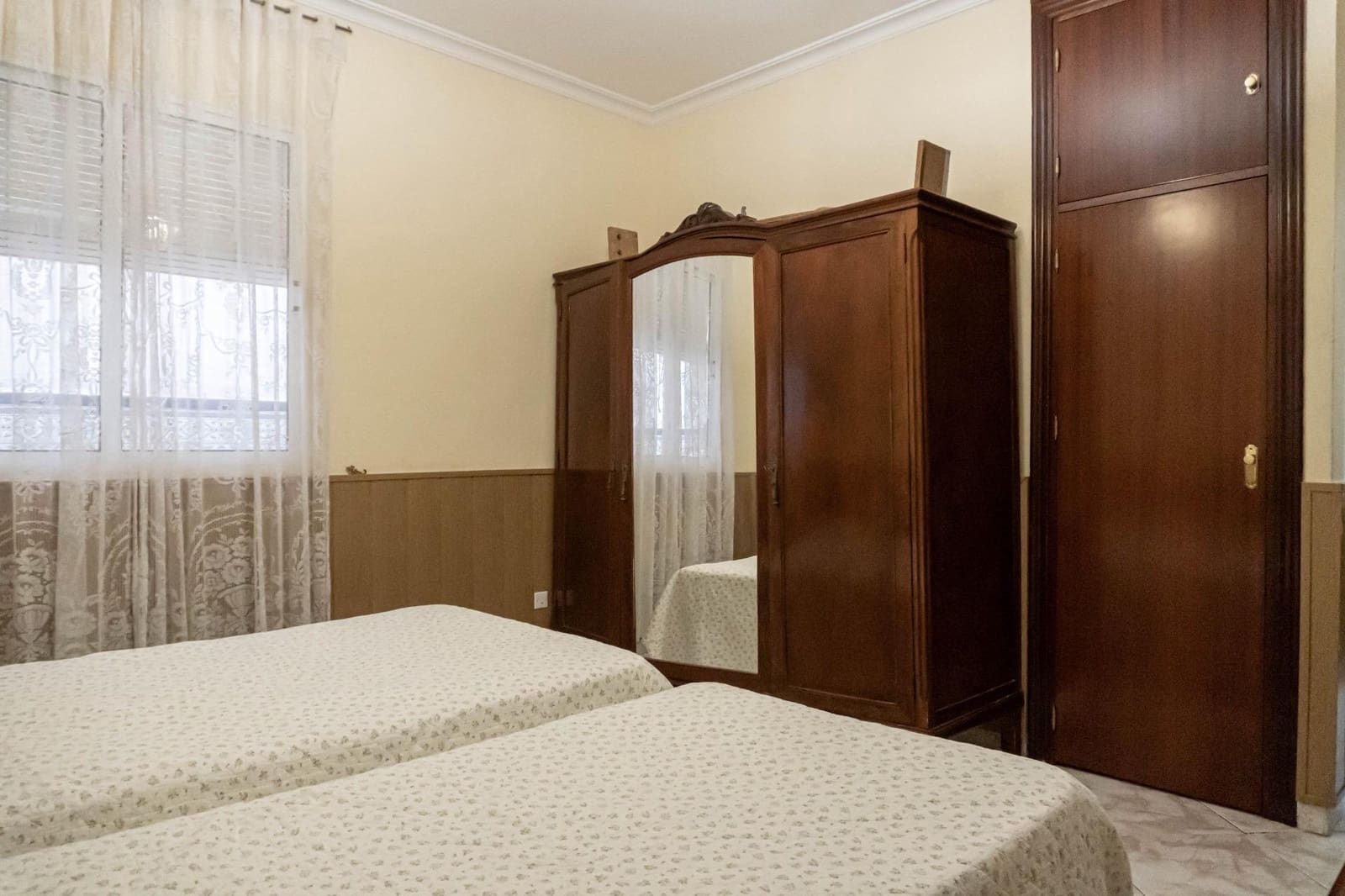 4 bedroom Townhouse for sale in Moron de la Frontera with garage - € 139,900 (Ref: 9715202)