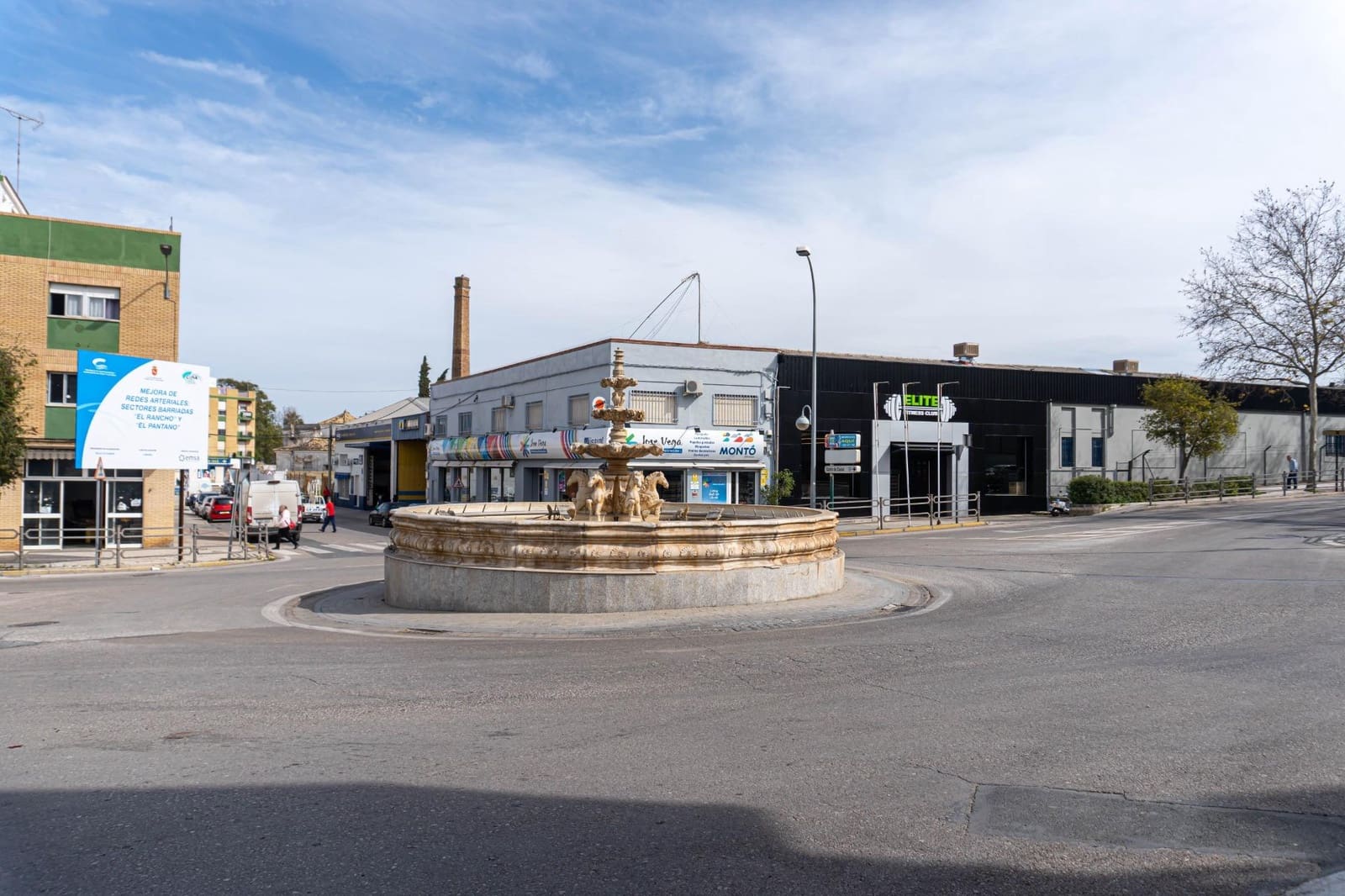 4 bedroom Townhouse for sale in Moron de la Frontera with garage - € 139,900 (Ref: 9715202)