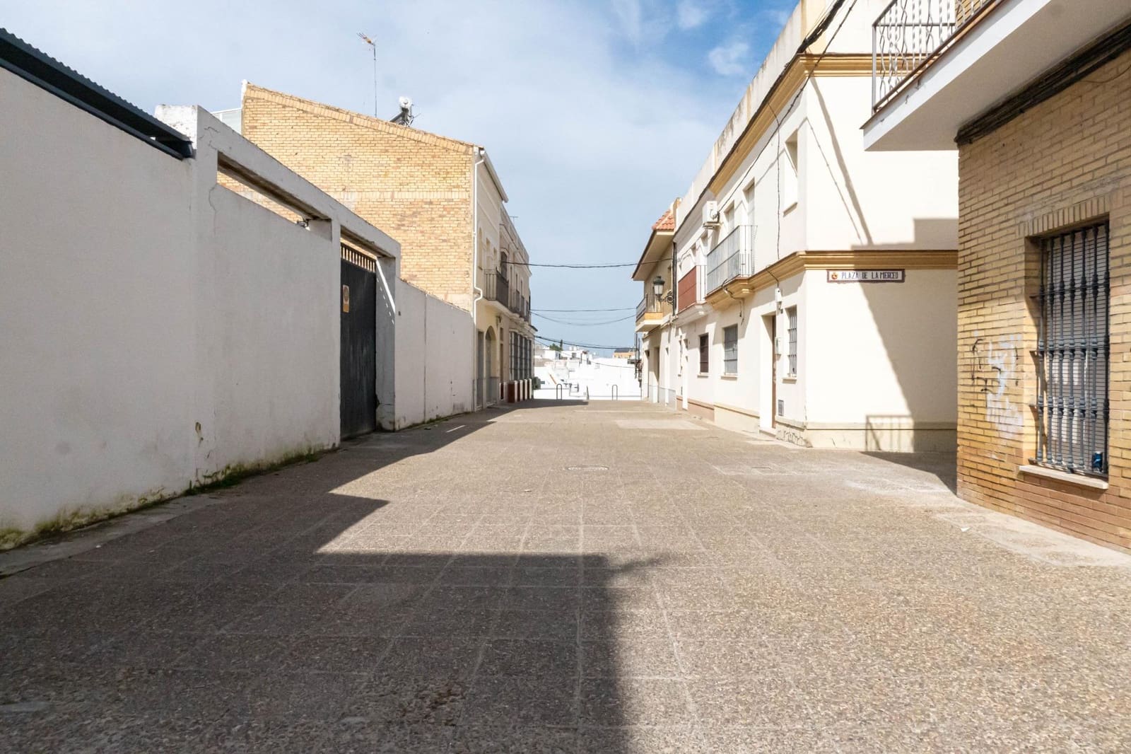 4 bedroom Townhouse for sale in Moron de la Frontera with garage - € 139,900 (Ref: 9715202)