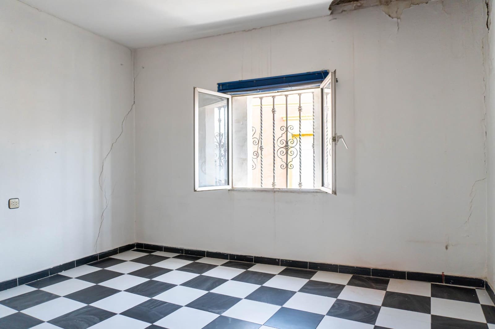 4 bedroom Commercial for sale in Seville city - € 659,000 (Ref: 9715203)