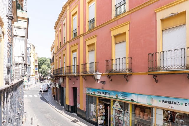 4 bedroom Commercial for sale in Feria, Seville city - € 659,000 (Ref: 9715203)