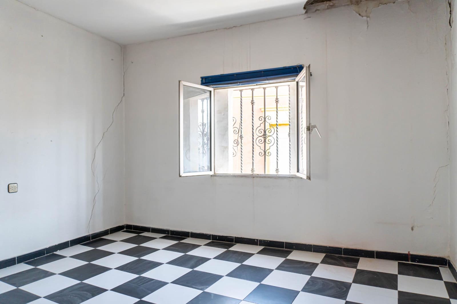 4 bedroom Commercial for sale in Seville city - € 659,000 (Ref: 9715203)