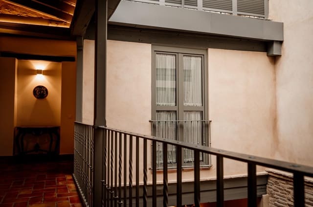 Casa de 6 habitaciones en Sevilla ciudad en venta - 1.600.000 € (Ref: 9715204)
