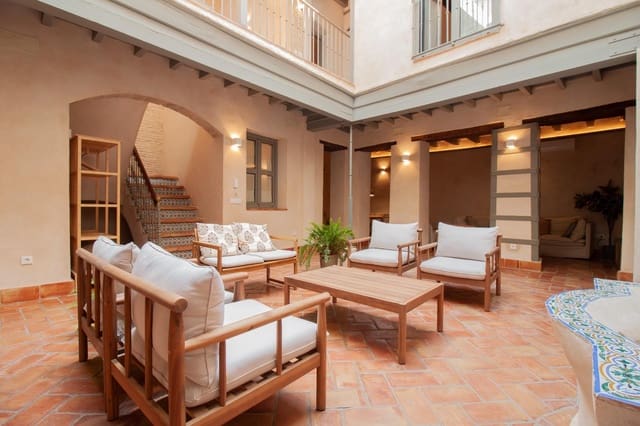 6 soveværelse Byhus til salg i Sevilla by - € 1.600.000 (Ref: 9715204)