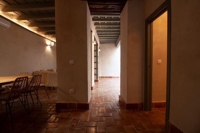 6 soveværelse Byhus til salg i Sevilla by - € 1.600.000 (Ref: 9715204)