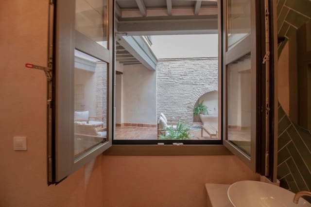 6 soveværelse Byhus til salg i Sevilla by - € 1.600.000 (Ref: 9715204)