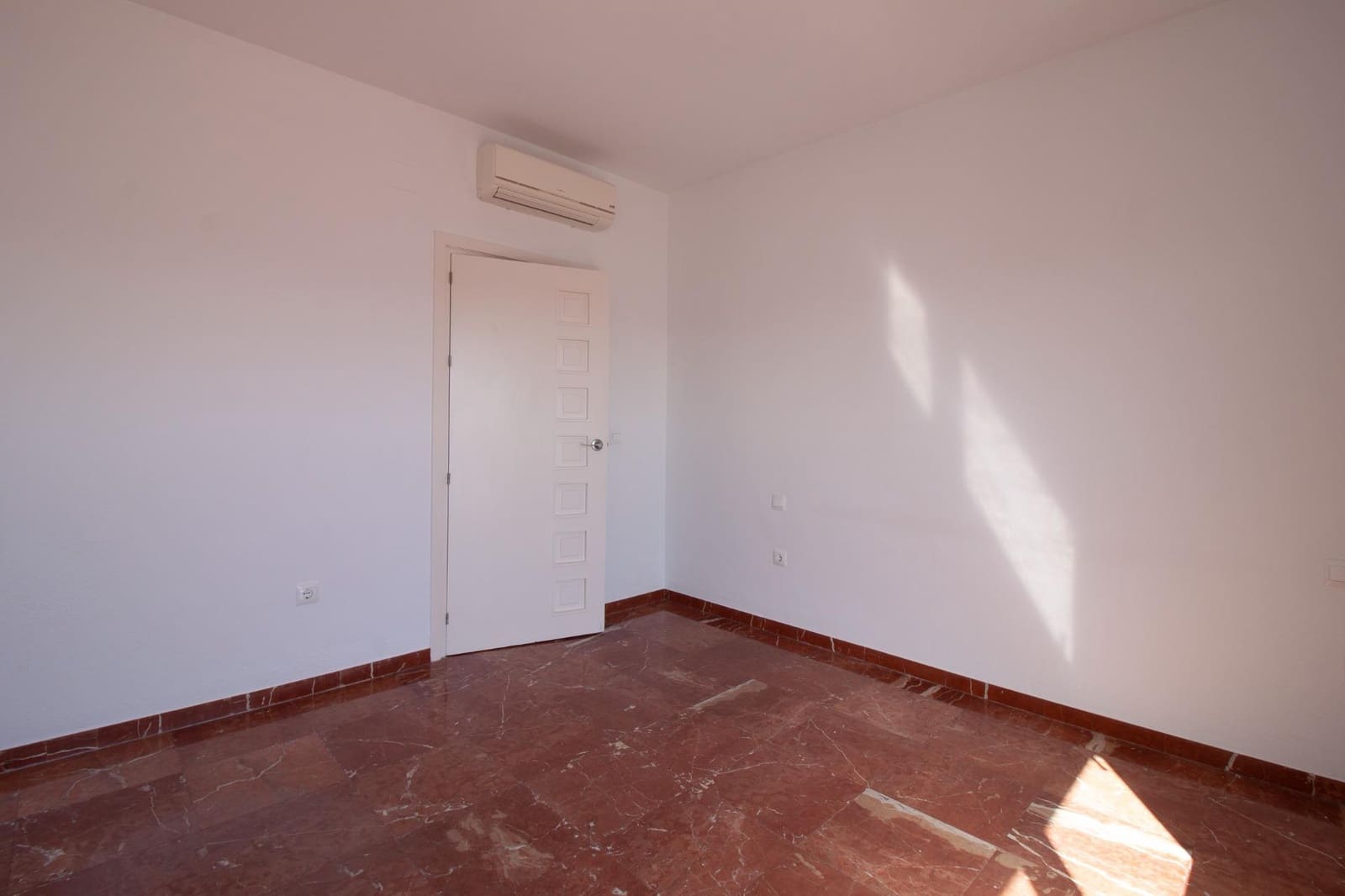 3 makuuhuone Asunto vuokrattavana paikassa Sevilla kaupunki - 1 800 € (Ref: 9747881)