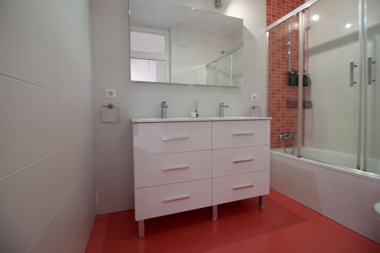 3 makuuhuone Asunto vuokrattavana paikassa Sevilla kaupunki - 1 800 € (Ref: 9747881)