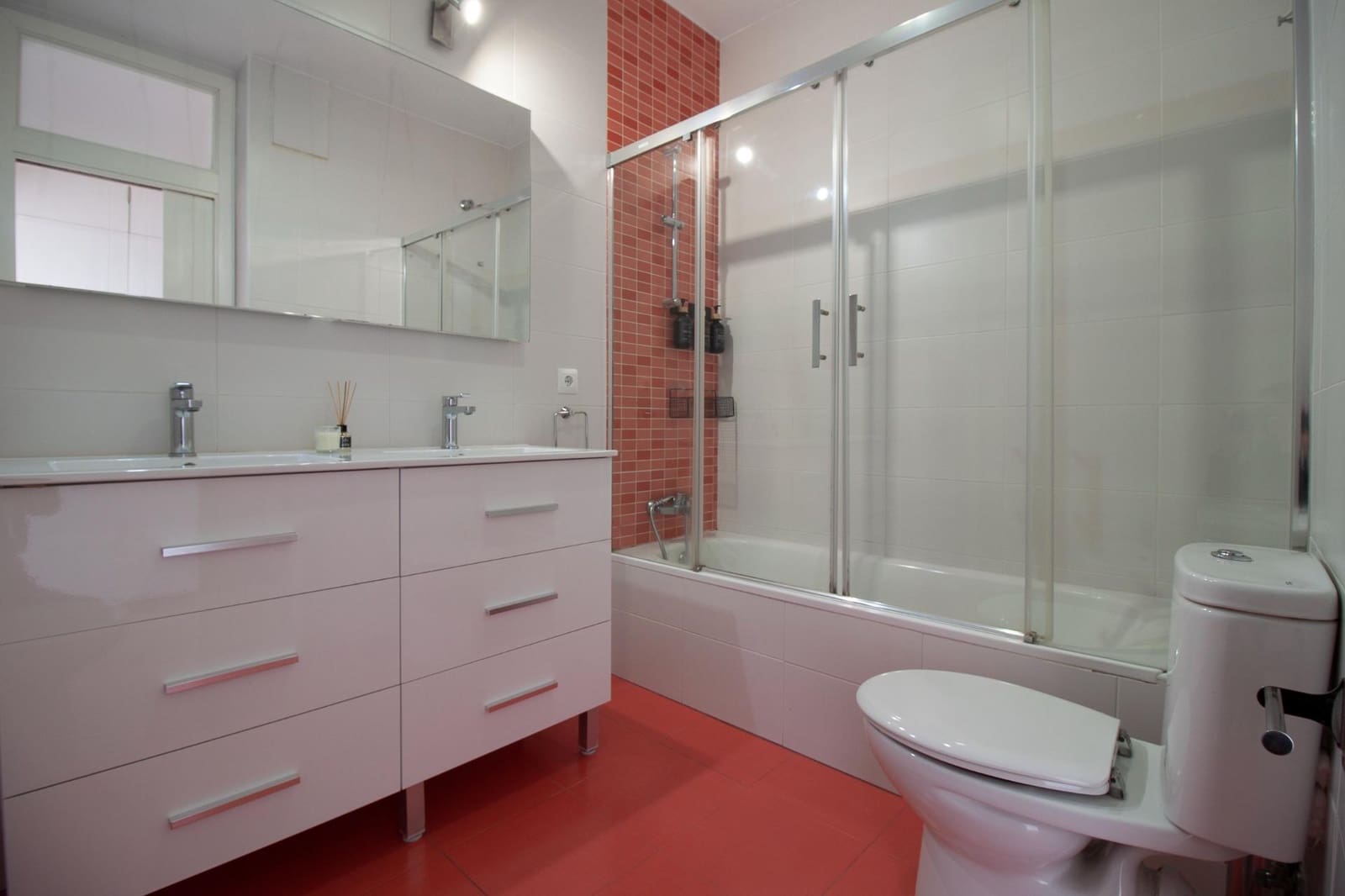 3 makuuhuone Asunto vuokrattavana paikassa Sevilla kaupunki - 1 800 € (Ref: 9747881)