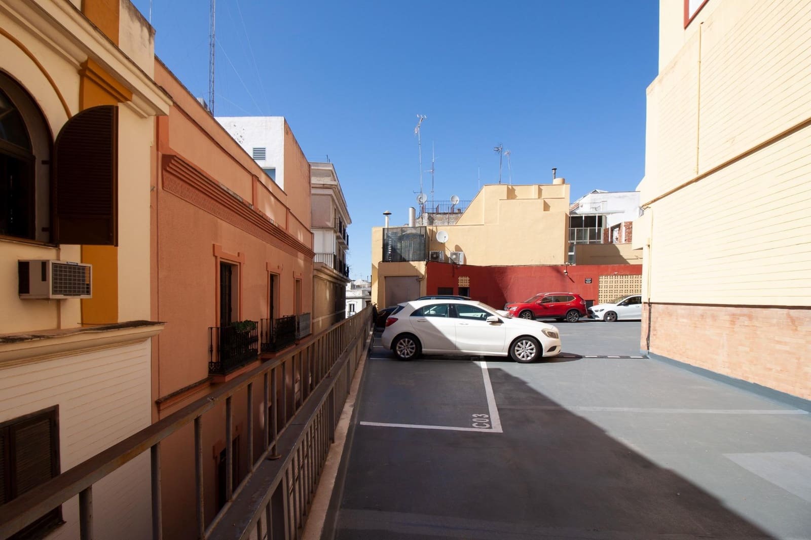 3 makuuhuone Asunto vuokrattavana paikassa Sevilla kaupunki - 1 800 € (Ref: 9747881)