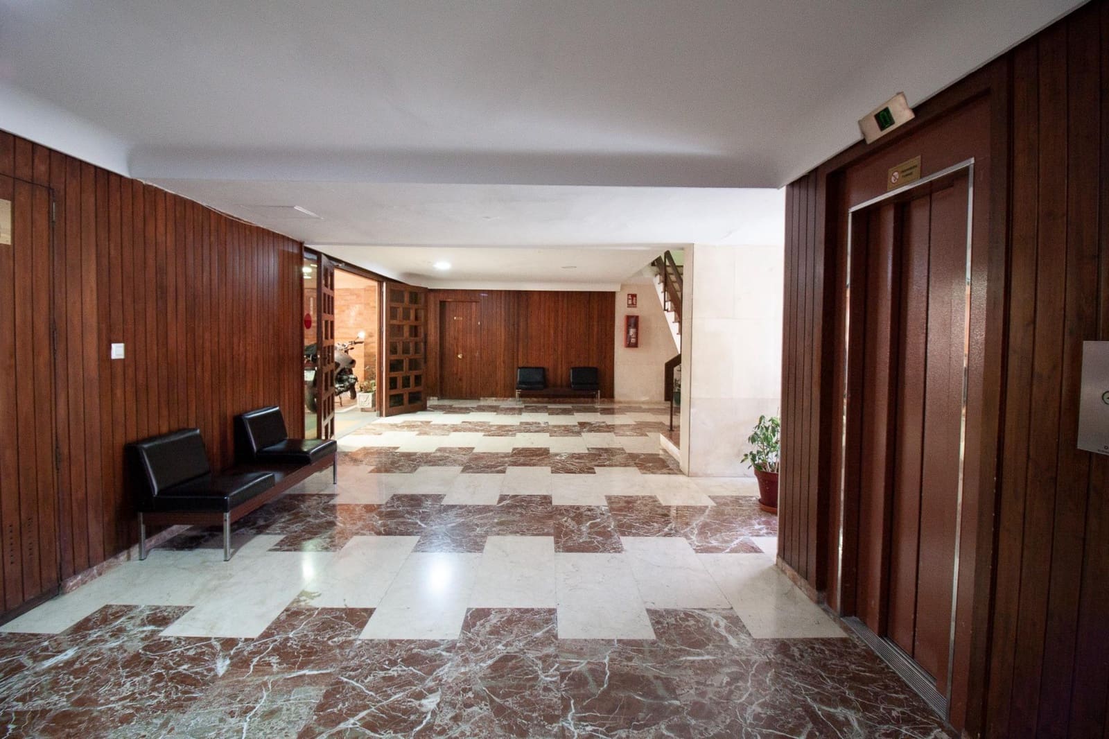 3 makuuhuone Asunto vuokrattavana paikassa Sevilla kaupunki - 1 800 € (Ref: 9747881)
