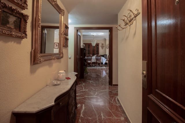 5 bedroom Flat for sale in no asignado, Seville city with pool garage - € 365,000 (Ref: 9783113)