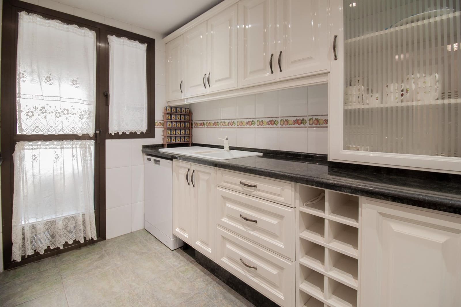 5 bedroom Flat for sale in Seville city with pool garage - € 365,000 (Ref: 9783113)