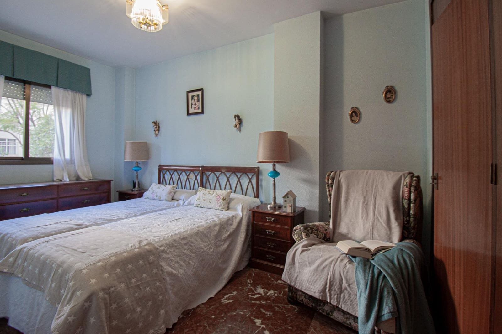 5 bedroom Flat for sale in Seville city with pool garage - € 365,000 (Ref: 9783113)