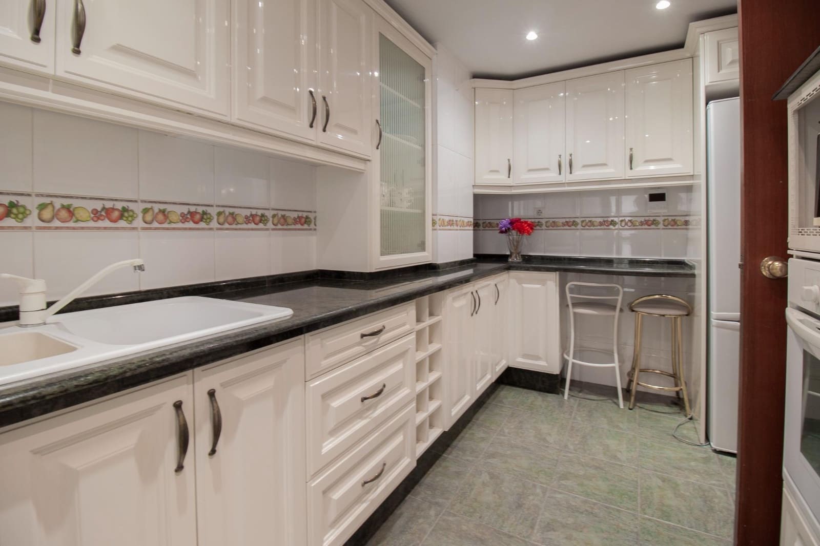 5 bedroom Flat for sale in Seville city with pool garage - € 365,000 (Ref: 9783113)