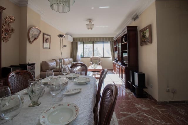 Piso de 5 habitaciones en no asignado, Sevilla ciudad en venta con piscina garaje - 365.000 € (Ref: 9783113)