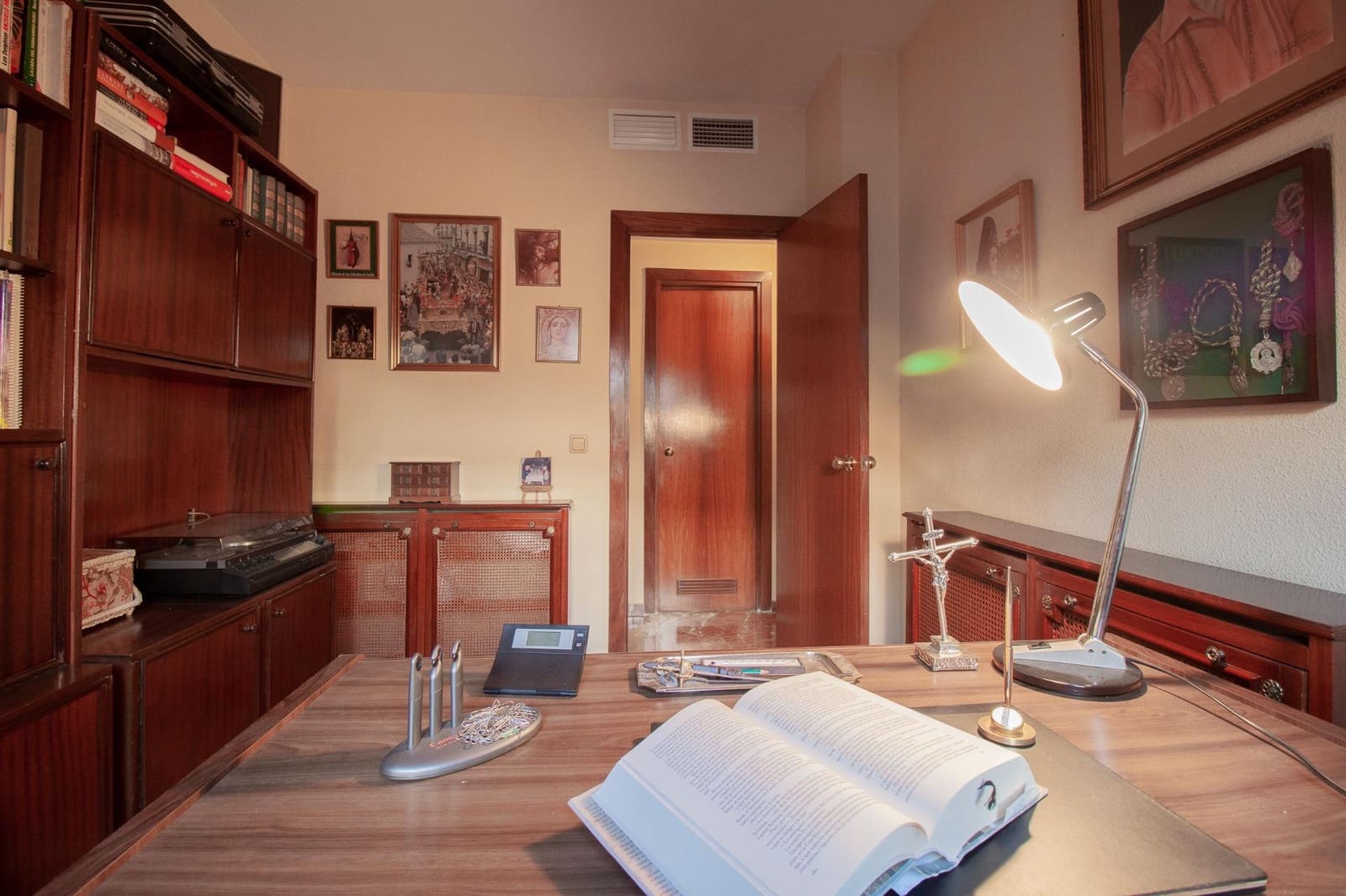 5 bedroom Flat for sale in Seville city with pool garage - € 365,000 (Ref: 9783113)