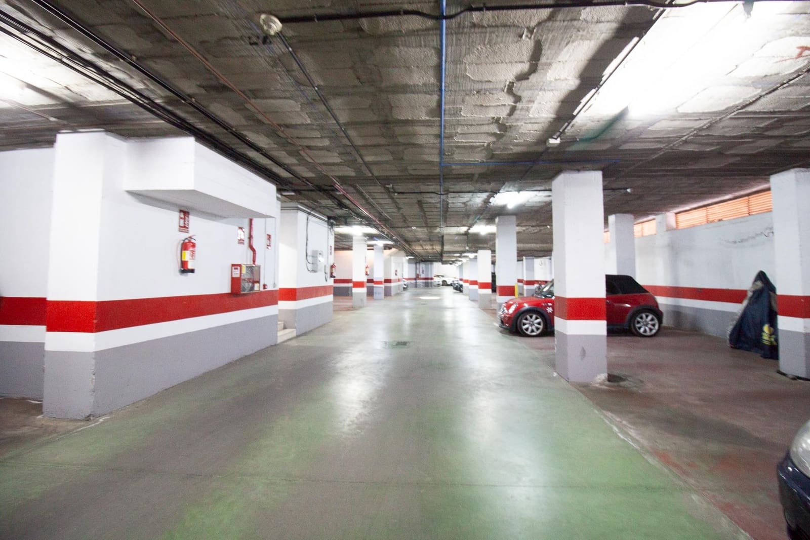 5 bedroom Flat for sale in Seville city with pool garage - € 365,000 (Ref: 9783113)