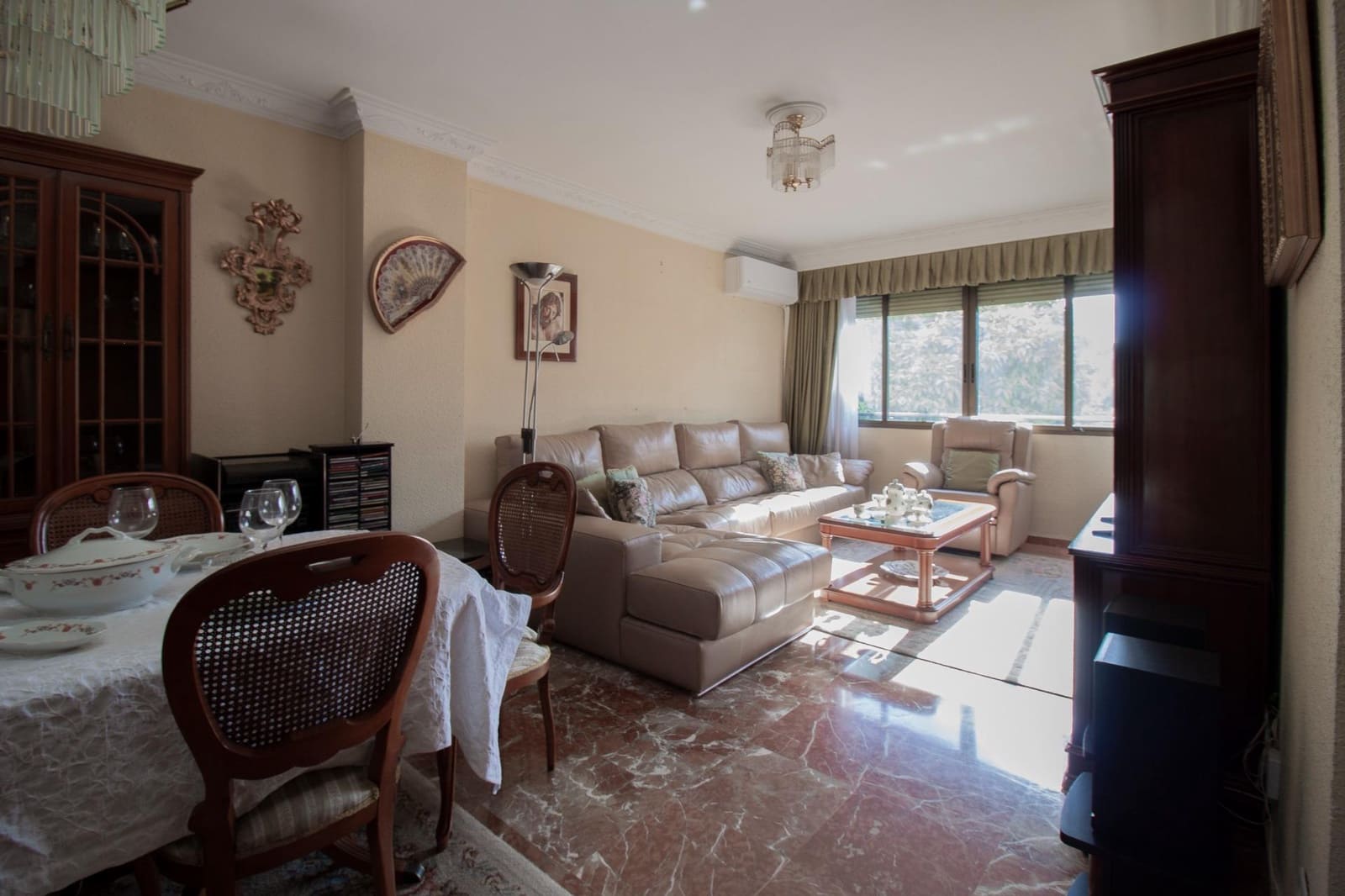 5 soveværelse Lejlighed til salg i Sevilla by med swimmingpool garage - € 365.000 (Ref: 9783113)