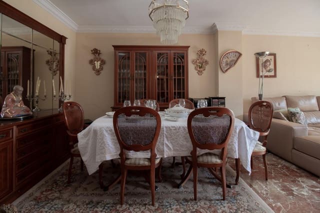 5 bedroom Flat for sale in no asignado, Seville city with pool garage - € 365,000 (Ref: 9783113)