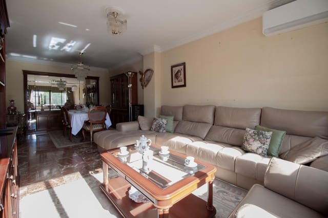 5 bedroom Flat for sale in no asignado, Seville city with pool garage - € 365,000 (Ref: 9783113)
