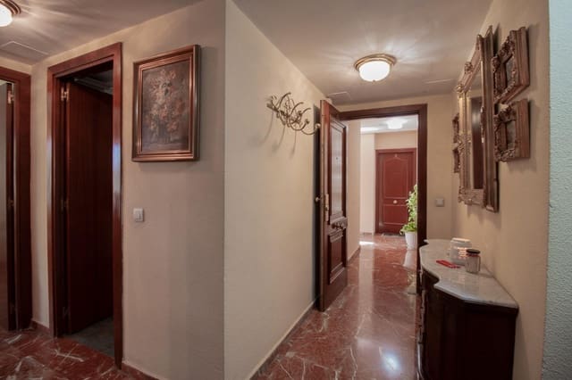 5 bedroom Flat for sale in no asignado, Seville city with pool garage - € 365,000 (Ref: 9783113)