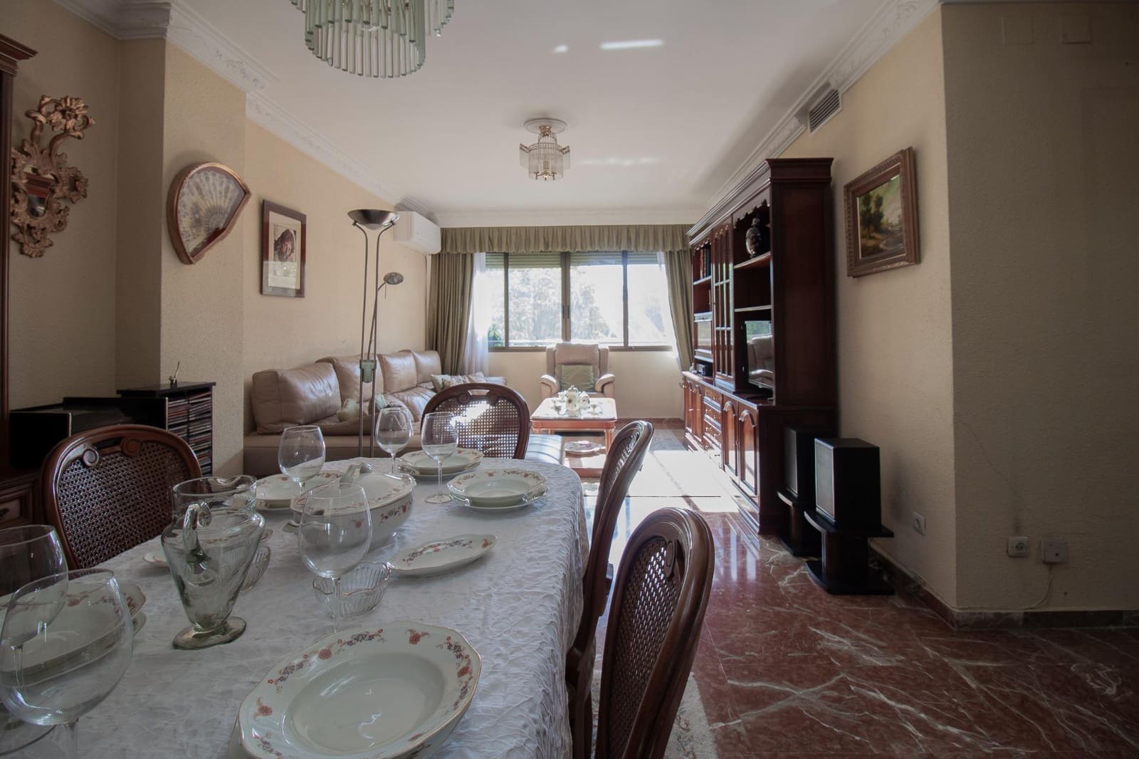 5 soveværelse Lejlighed til salg i Sevilla by med swimmingpool garage - € 365.000 (Ref: 9783113)